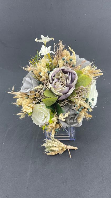 Lila Gri Tonlarda Yeşil Yapraklı Aranjman Gelin Buketi ve Damat Yaka Çiçeği