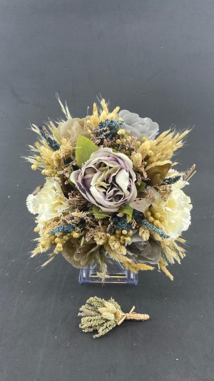 Lila Krem Tonlarda Beyaz Çiçek Detaylı  Yapraklı Aranjman Gelin Buketi ve Damat Yaka Çiçeği