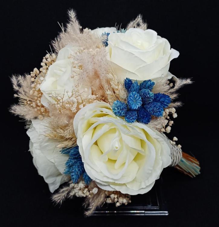 Okyanus Mavisi Detaylı Beyaz Gül Gelin Buketi 