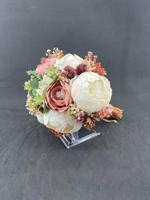 Pembe Mor ve Krem Tonlarda Yeşil Okaliptus Yaprak Detaylı Aranjman Gelin Buketi