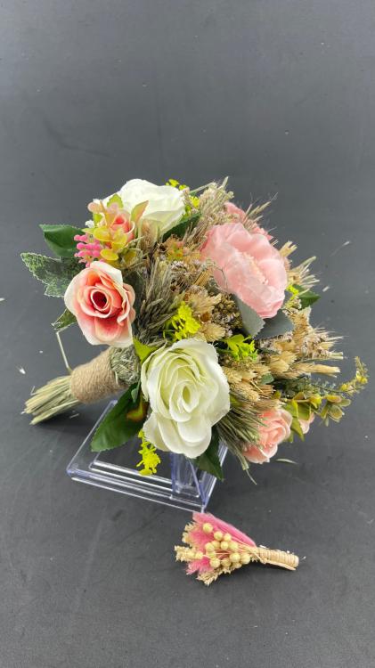 Pembe Pastel Tonda Yeşil Yaprak Detaylı Aranjman Gelin Buketi Ve Damat Yaka Çiçeği