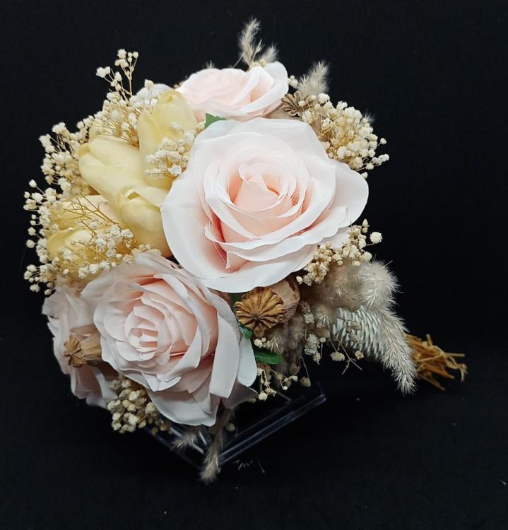 Sarı Laleler Ve Pembe Güllerden Oluşan Gelin Buketi 