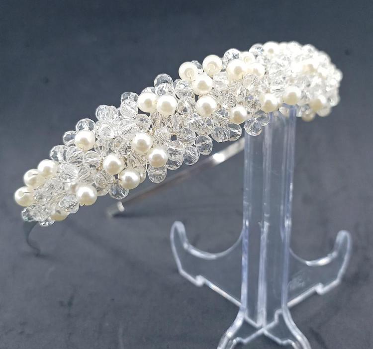 Şeffaf Top Kristallerden Oluşan İnci Detaylı Gelin Tacı 