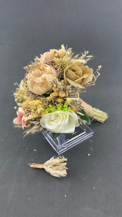 Soft Sade Renklerde Aranjman Gelin Buketi Ve Damat Yaka Çiçeği