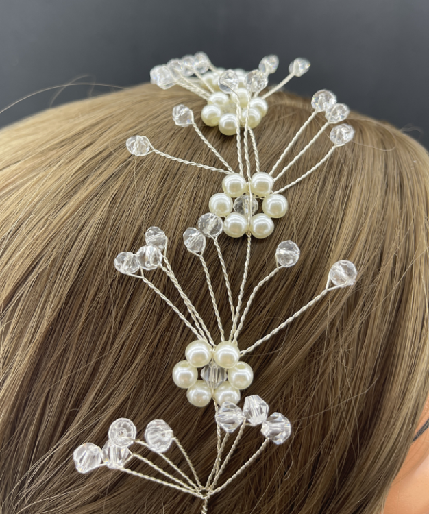 Top İnci Ve Kristallerden Oluşan Çiçek Deseni Detaylı Gelin Tacı 