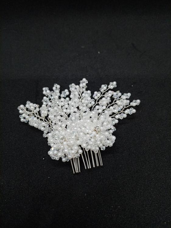 Top İncilerle Yapılmış Çiçek Detaylı Gelin Tokası 