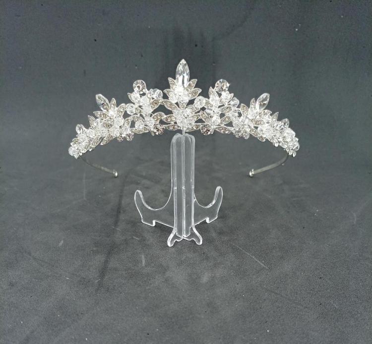 Top Kristal Detayları Olan Gelin Tacı 