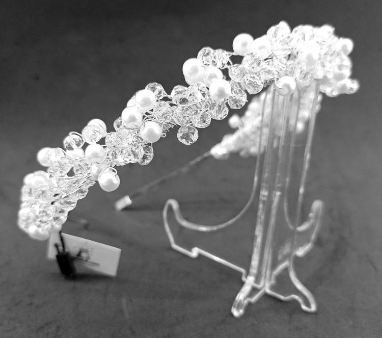 Top Kristaller Ve İncilerden Oluşan Gelin Tacı 