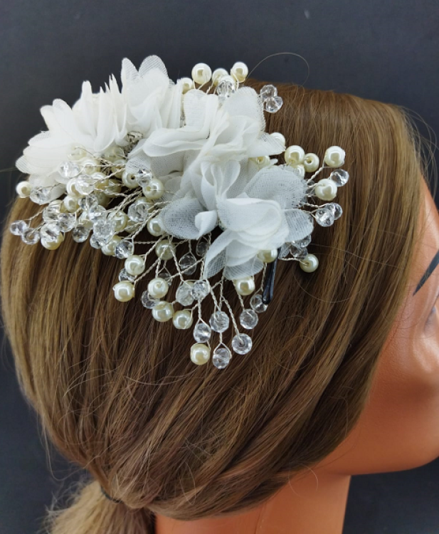 Tül Çiçeklere Sahip İnci Ve Kristal Detaylı Gelin Tokası