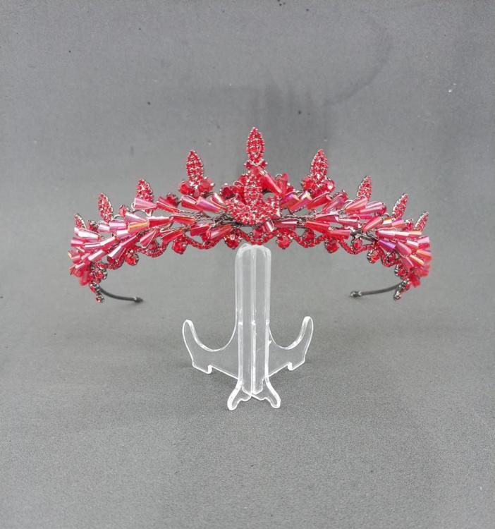 Uzun Kristal Ve Taşlardan Oluşan Kına Tacı