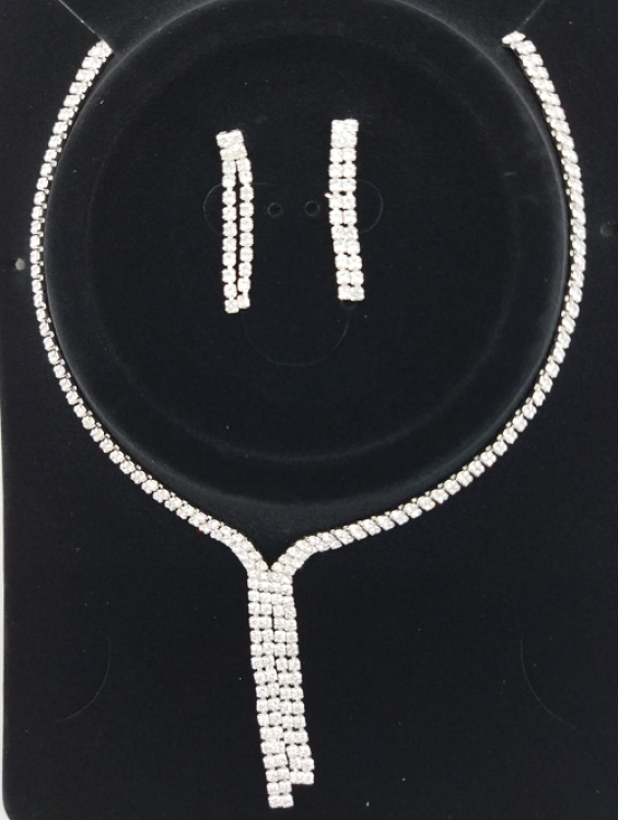 Uzun gümüş Kristallerle Oluşturulmuş Kolye Ve Küpe Takı Seti