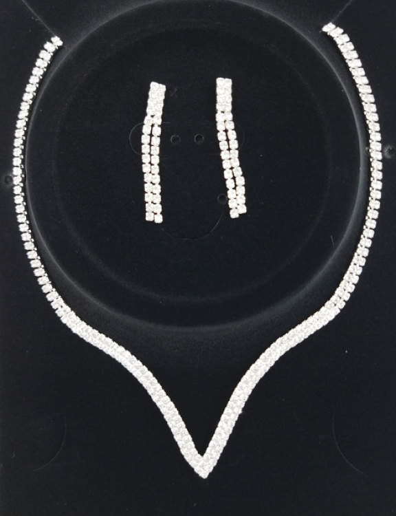 V Şeklinde Kristal Taşlı Su Yolu Gümüş Kolye Ve Küpe Seti