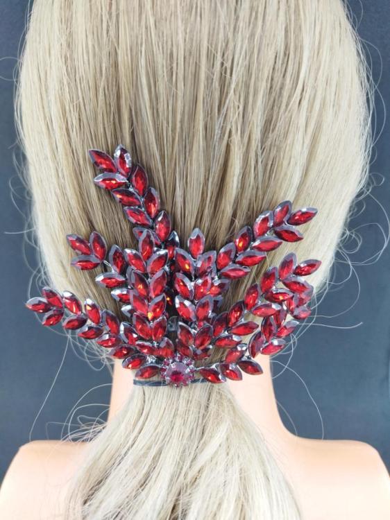 Yaprak Desenine Sahip Koyu Kırmızı Kristalli Gelin Tokası