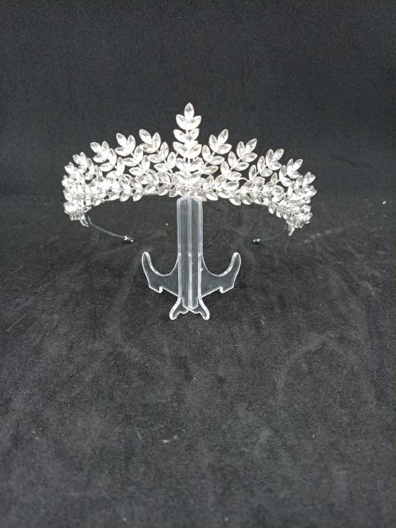 Yaprak Görünümlü Kristal Taşlarla Süslenmiş Gelin Tacı