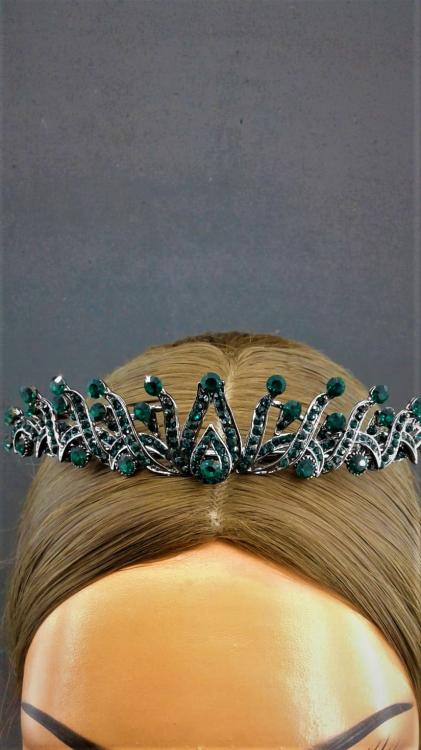 Yeşil Kristal Ve Serpme Taş İşlemeli Nişan Kına Tacı